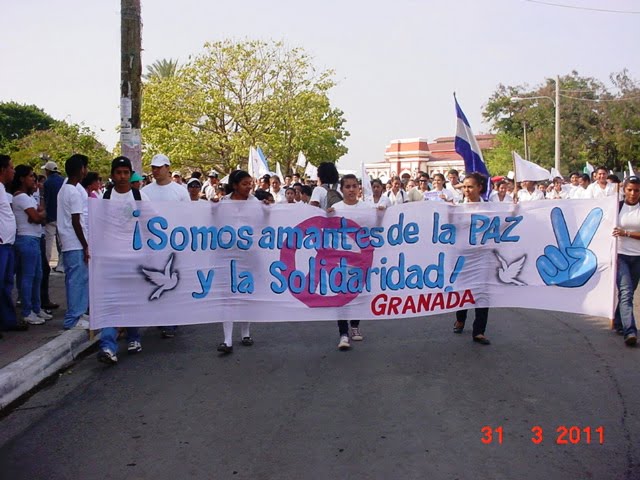 Estudiantes de secundaria en las calles de Granada